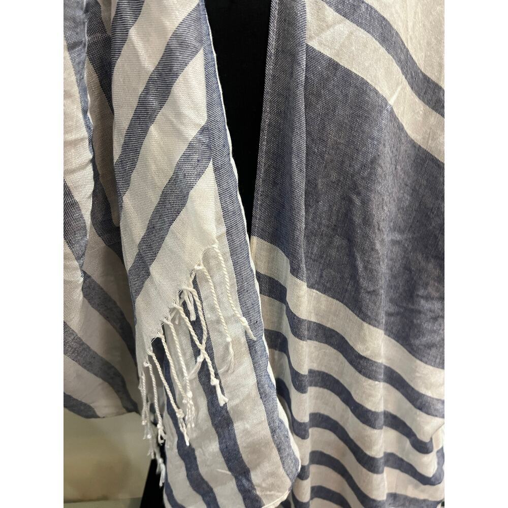 Blue and White Isaac Mizrahi Shawl - Picture 3 of 4